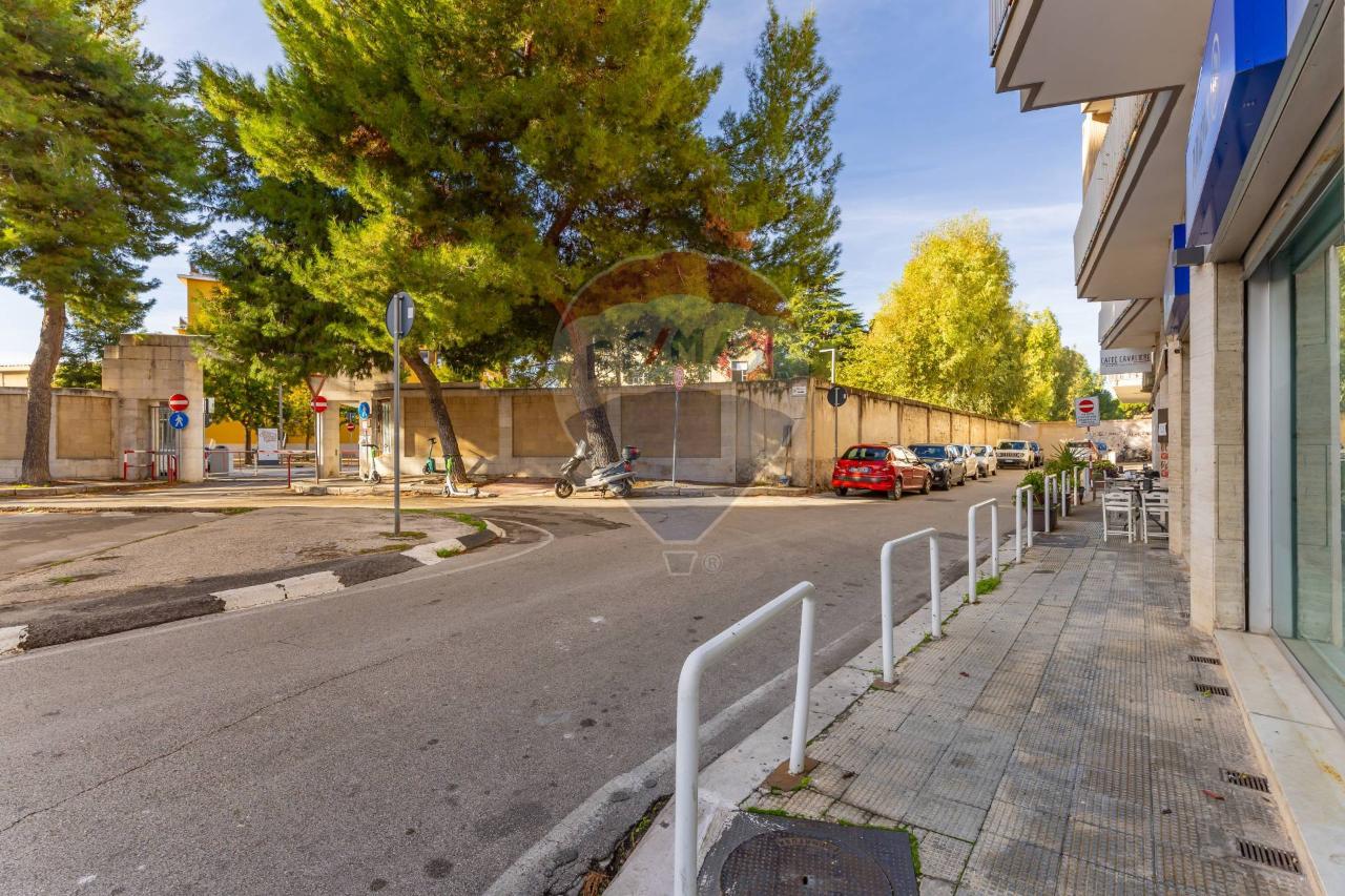 Negozio in Viale Quinto Ennio 49, Bari, {3} - Foto 2