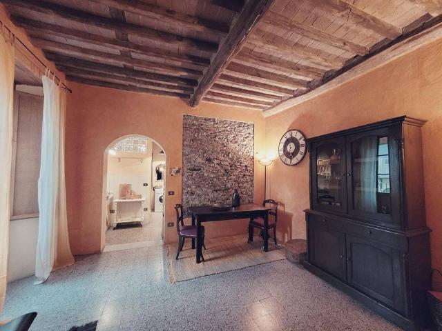 2-room flat in Via del Teatro,  16, Pietrasanta - Photo 1