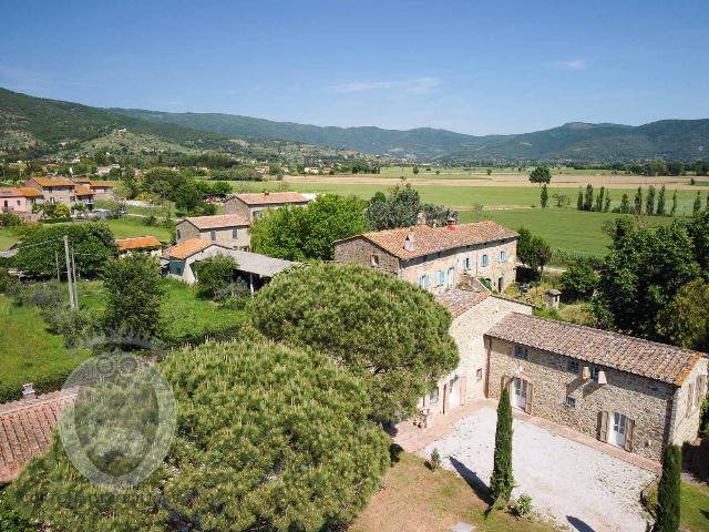 Country house or cottage in Case Sparse Cortona 1078, Cortona - Photo 1