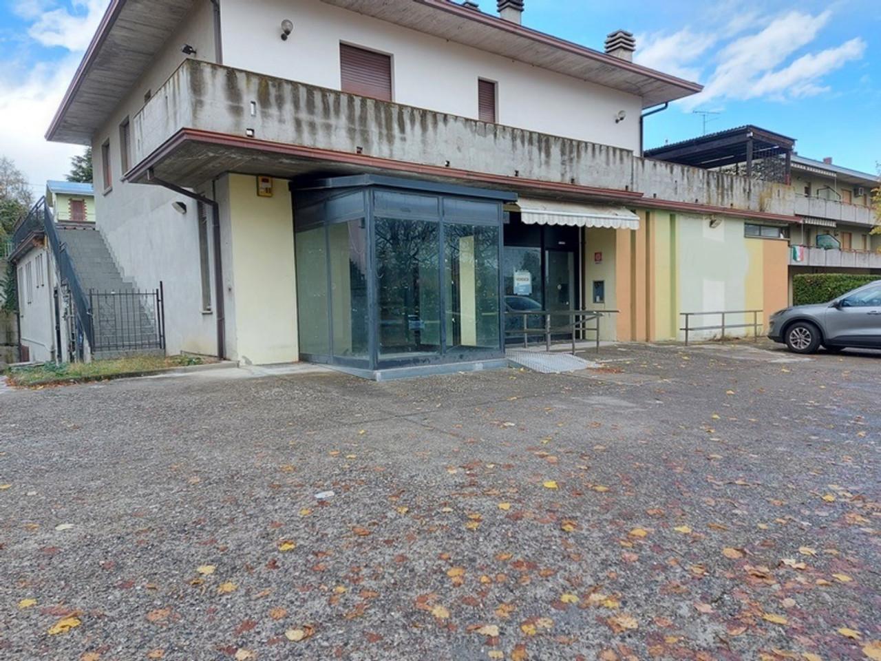 Negozio in vendita a Lugagnano Val D'Arda