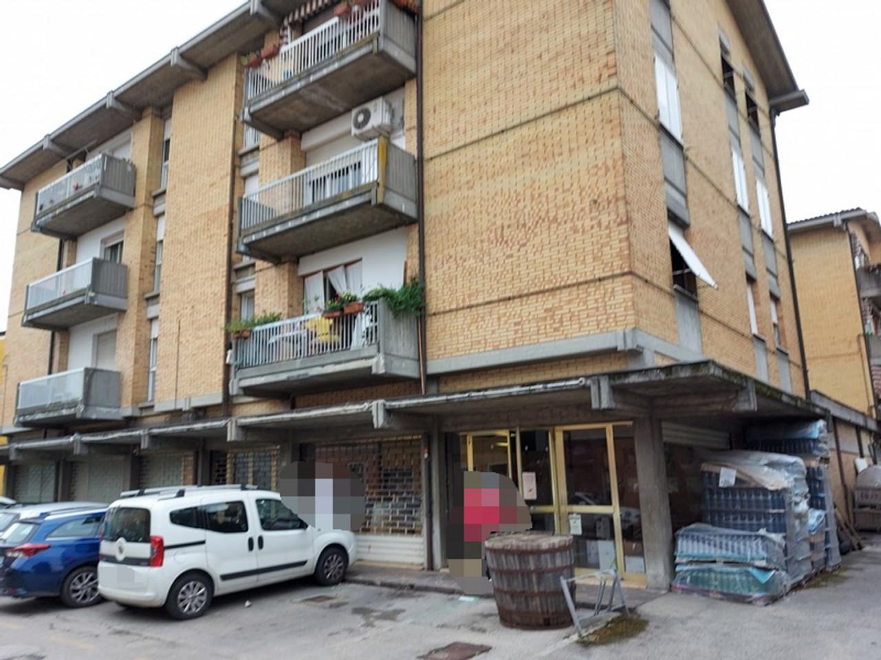 Negozio in Via IV Novembre, N. 13, Russi - Foto 1