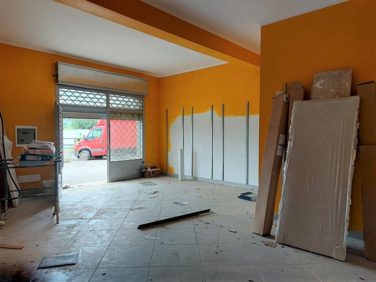 Negozio in Via Ferruti, N. Snc, Montopoli di Sabina - Foto 1