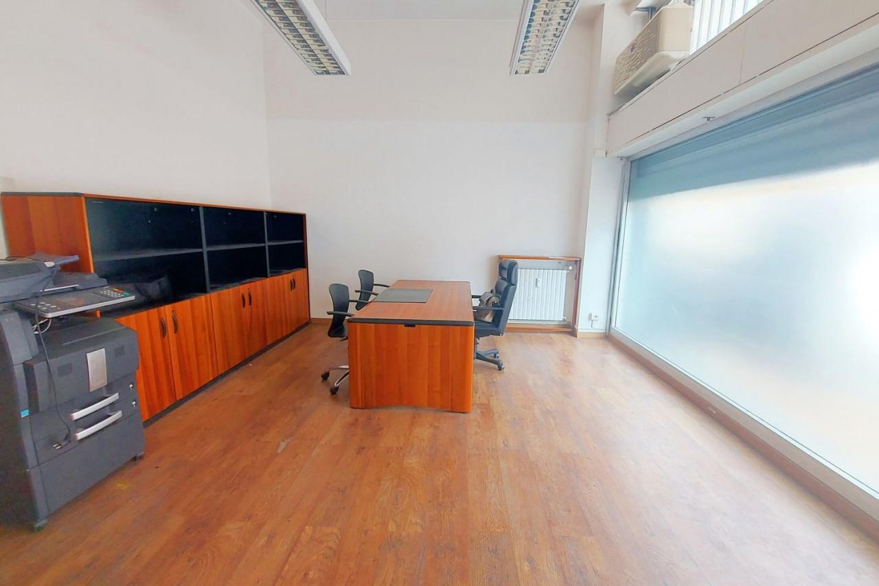 Negozio in Via Arcivescovo Romilli, N. 26, Milano - Foto 1