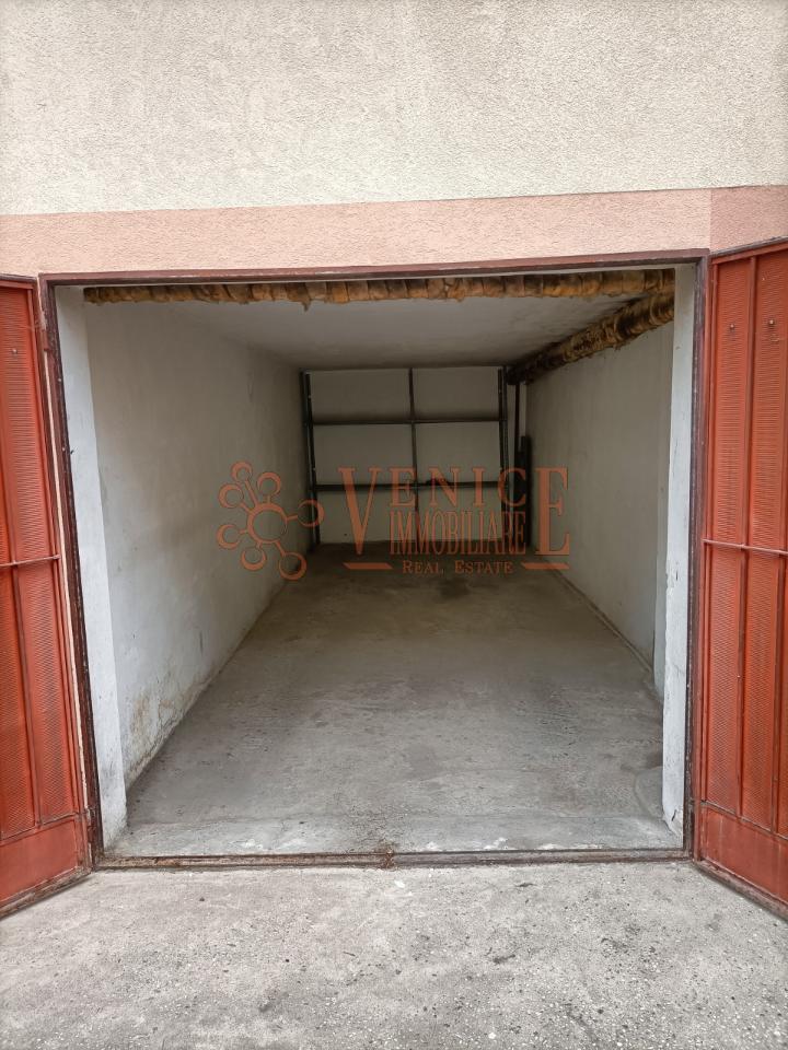 Garage in vendita a Venezia