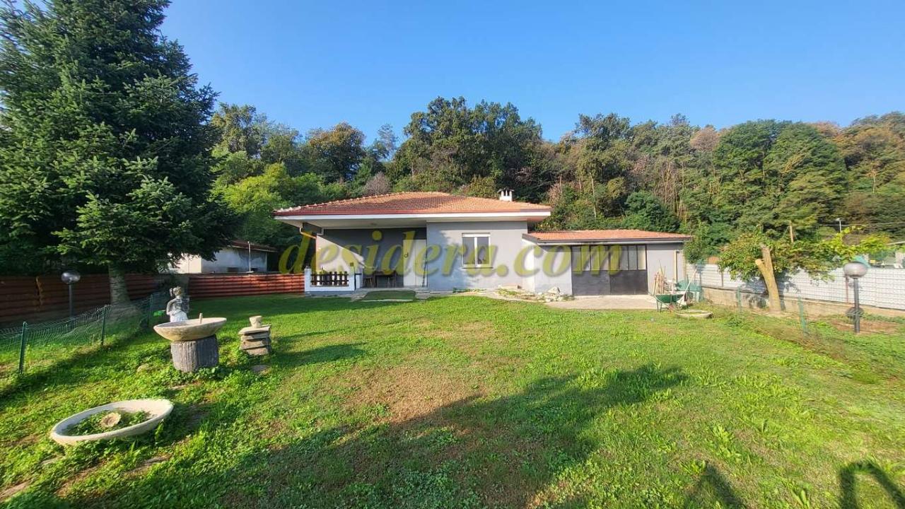 Villa unifamiliare in vendita a Varallo Pombia