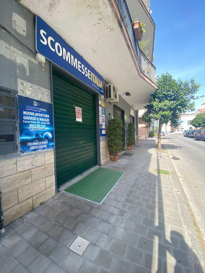 Negozio in Piazza Annunziata 60, Angri - Foto 1