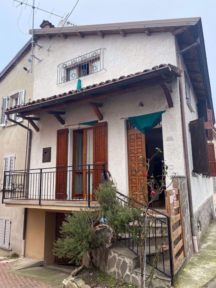 Casa indipendente in vendita a Ziano Piacentino