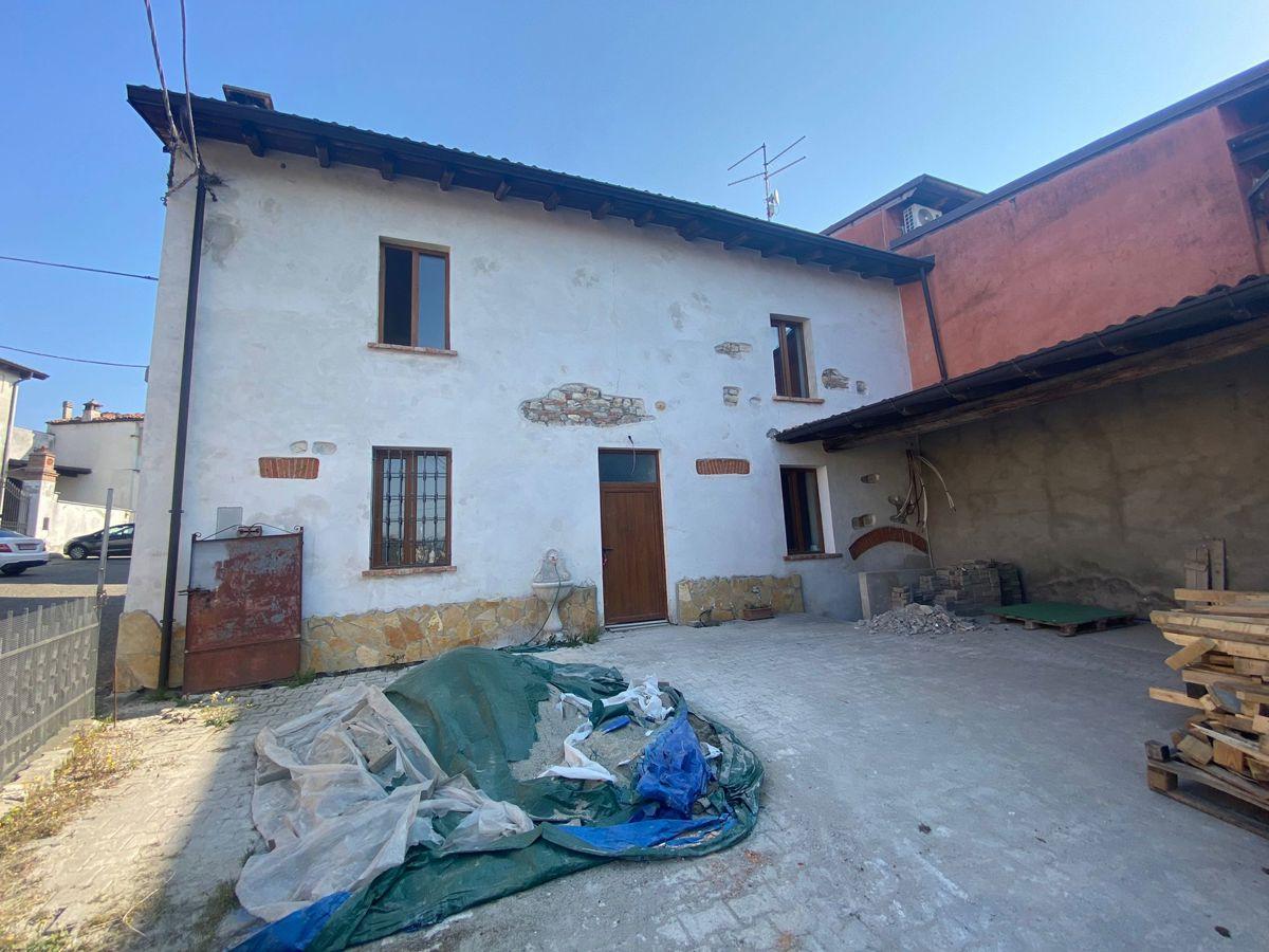 Casa indipendente in vendita a Ziano Piacentino