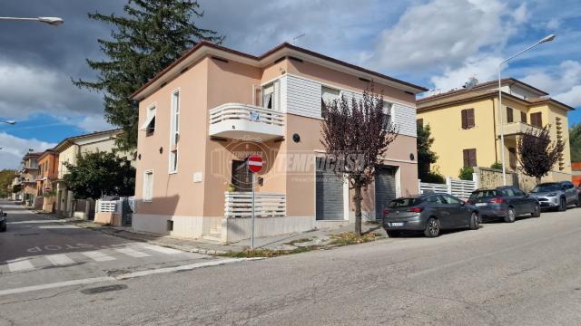 Wohnung in Viale Giuseppe Collio, San Severino Marche - Foto 1