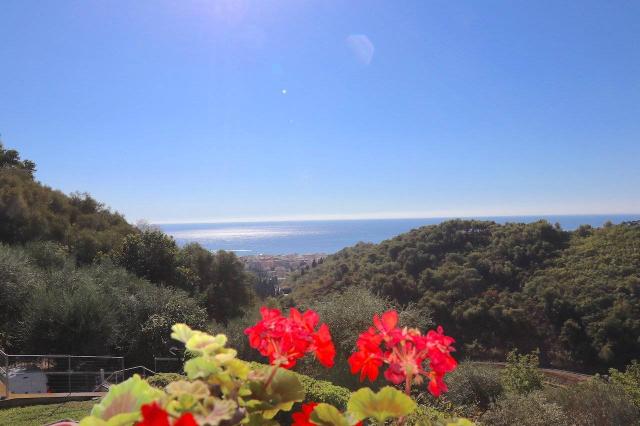 2-room flat in Via Gandolfo Medaglia d'Oro 40, Alassio - Photo 1