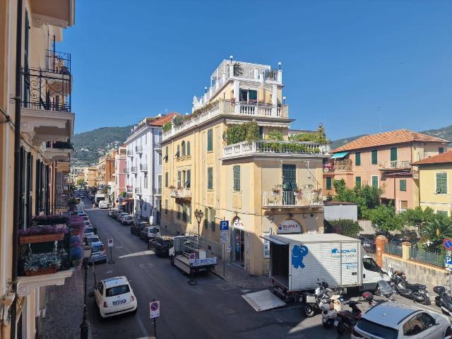 Apartament in {3}, Corso Dante Alighieri 198 - Photo 1