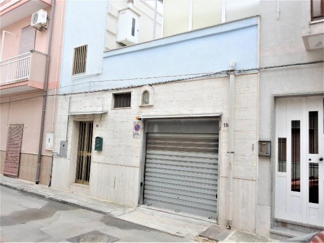 2-room flat in Via America 18, Montemesola - Photo 1