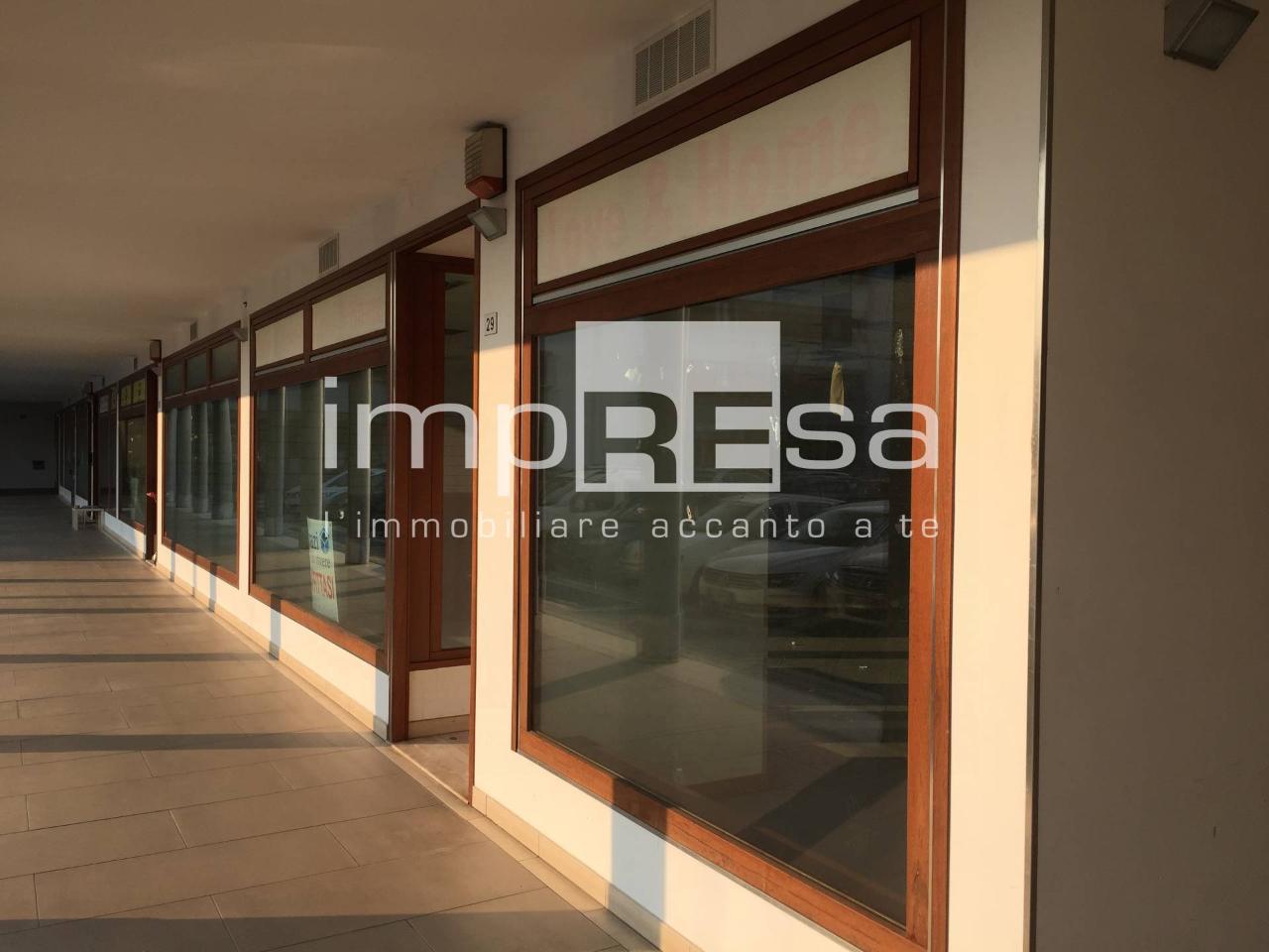 Negozio in Via Borgo Porta 27, Conegliano - Foto 1