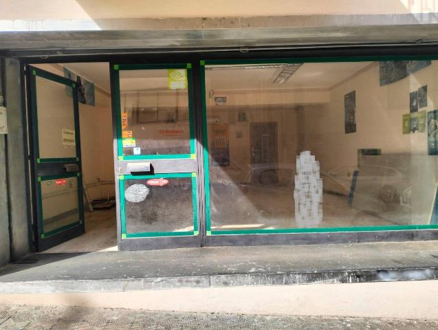 Negozio in Via Vecchia Pentimele 64, Reggio di Calabria - Foto 1