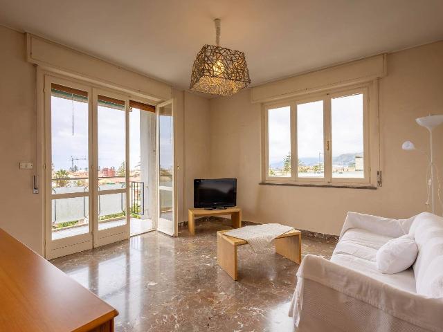 2-room flat in Via Camillo Benso di Cavour 12, Bordighera - Photo 1