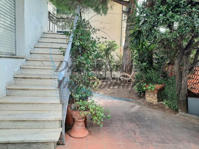 Apartament in {3}, Viale della Repubblica - Photo 1