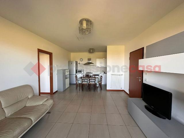 3-room flat in Via Otranto, Agliana - Photo 1