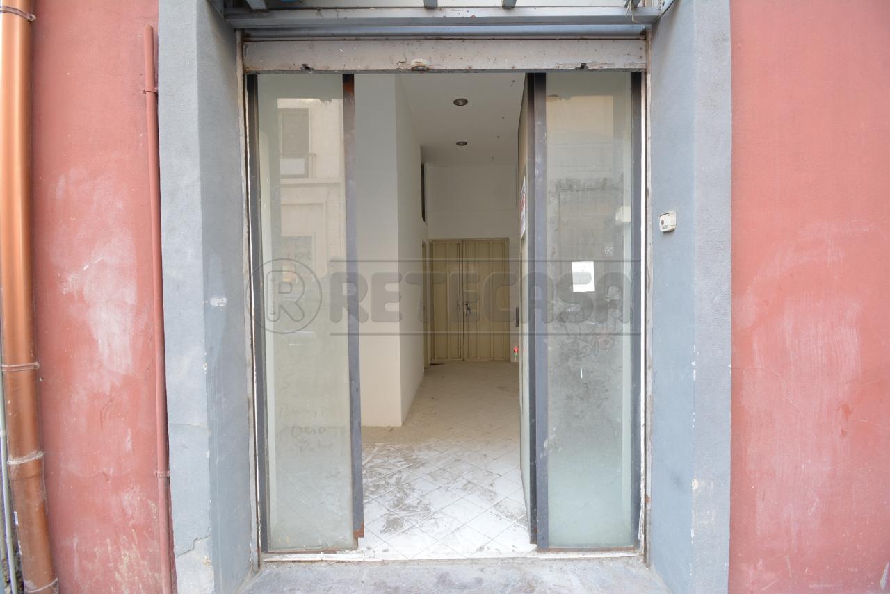 Palazzina commerciale in Via Ettore Lombardo Pellegrino 44, Messina, {3} - Foto 2