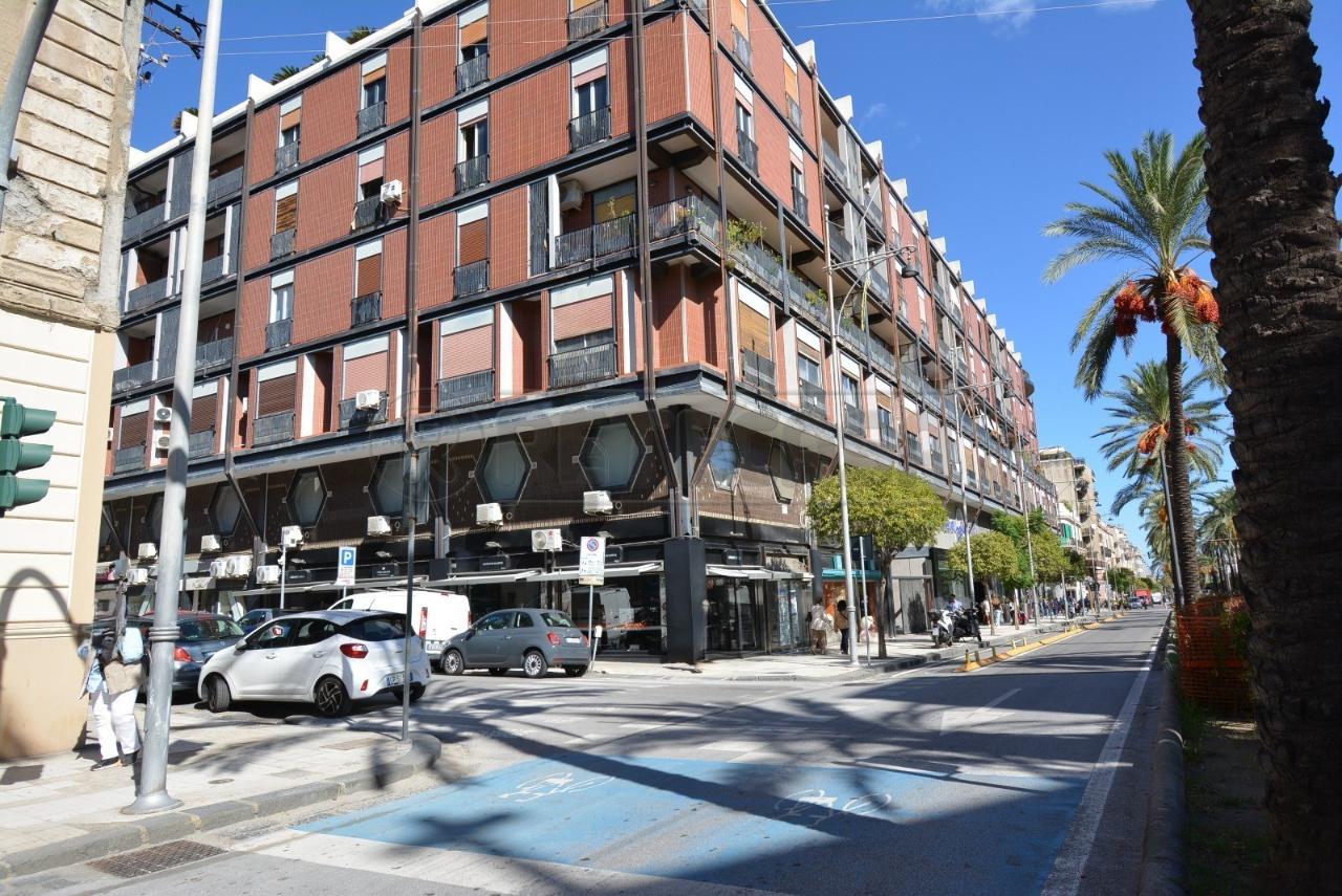 Palazzina commerciale in Viale San Martino 216, Messina, {3} - Foto 1