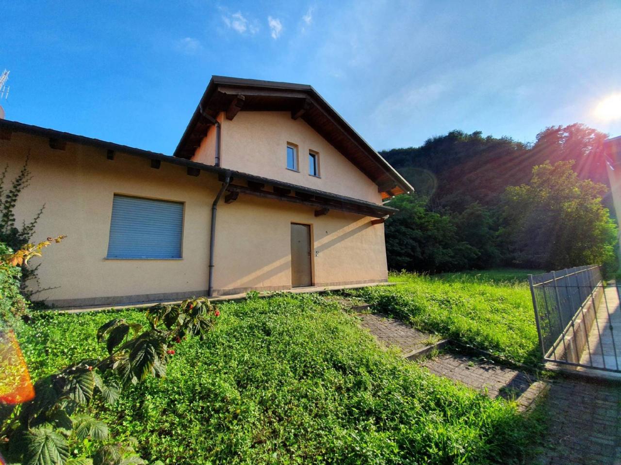 Villa in vendita a Serravalle Sesia