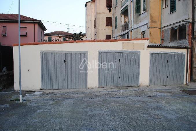 Parcheggio chiuso in vendita a Vezzano Ligure