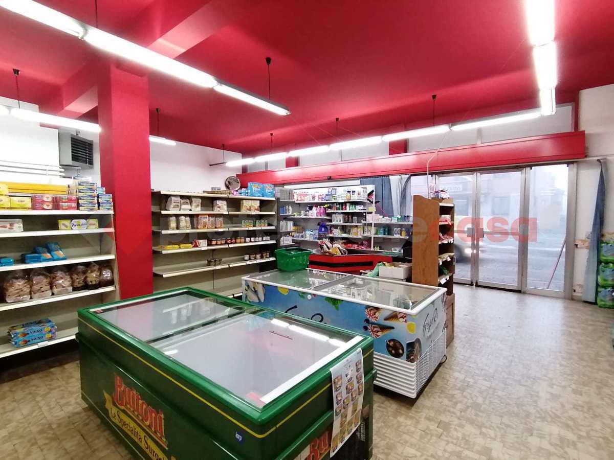 Negozio in Via Vittorio Veneto 23, Casaleone, {3} - Foto 1