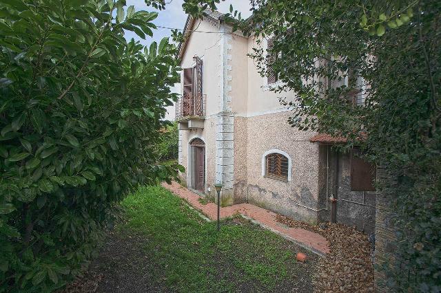 Mansion in Via del Colle, Viterbo - Photo 1