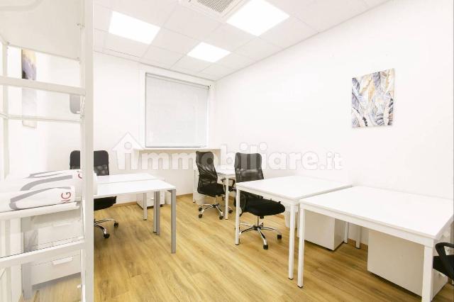 Shared office in Via di San Nicola da Tolentino, Roma - Photo 1