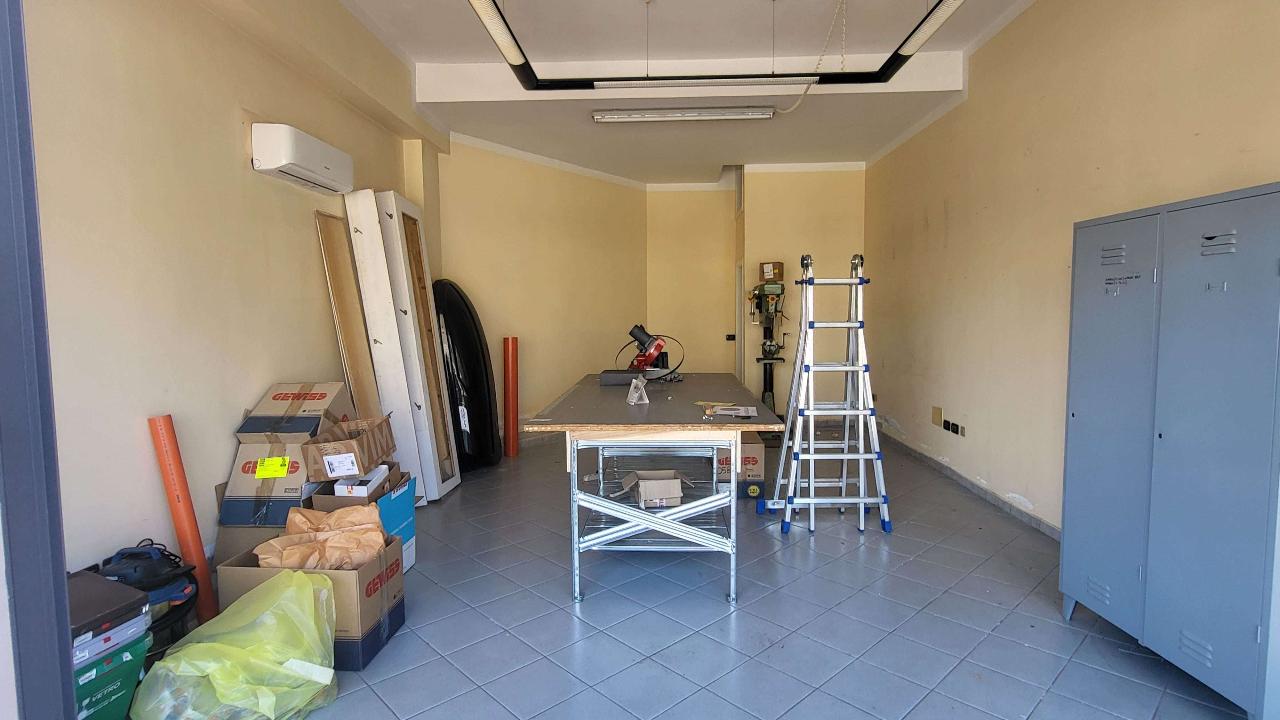 Negozio in Via Emilia Romagna, Cattolica, {3} - Foto 1