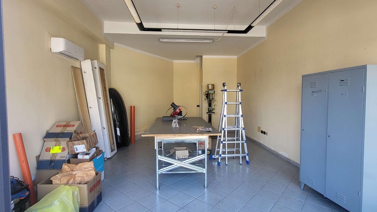 Negozio in Via Emilia Romagna, Cattolica, {3} - Foto 2