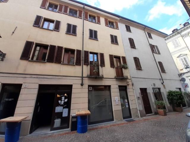 Negozio in Via Elia Emanuele Foà 63, Vercelli - Foto 1