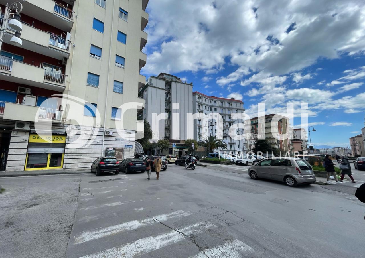 Negozio in Via Nizza Snc, Salerno, {3} - Foto 2