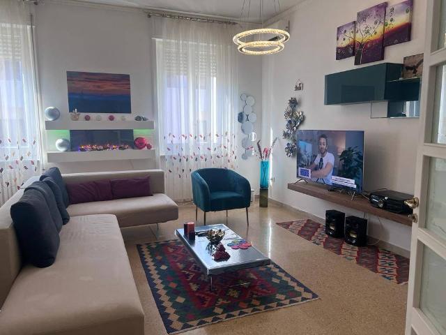 4-room flat in Piazza della Vittoria, Brindisi - Photo 1