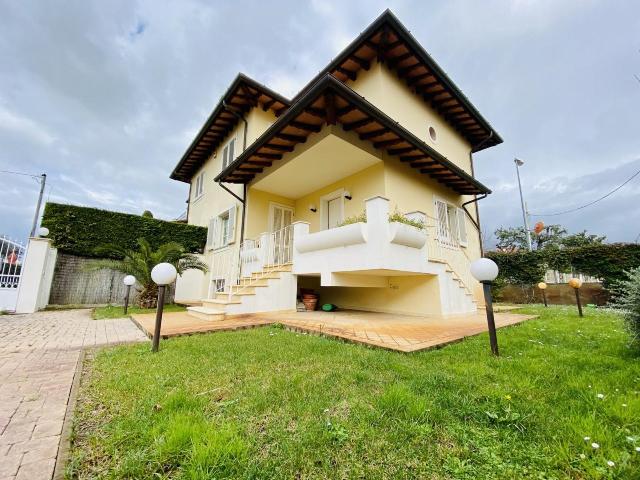 Semi-detached house, Pietrasanta - Photo 1