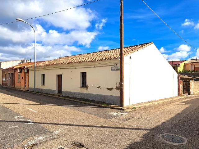 Detached house in Via Principe Umberto  1, Oristano - Photo 1