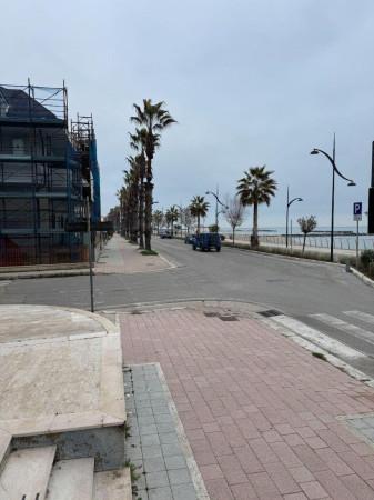 Negozio in Lungomare Europa 132, Martinsicuro, {3} - Foto 1