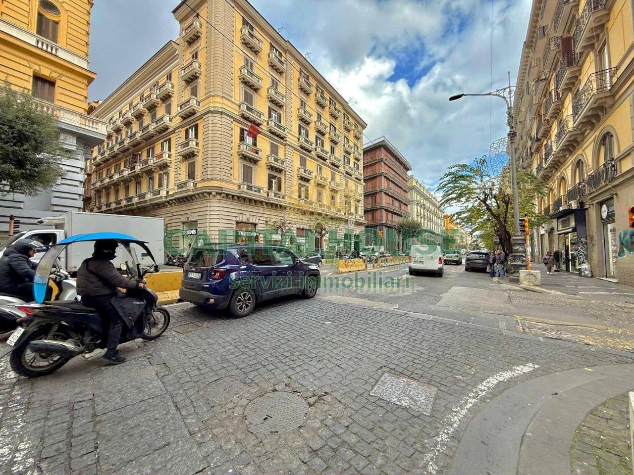 Esercizio commerciale in Via Renovella 25, Napoli, {3} - Foto 1