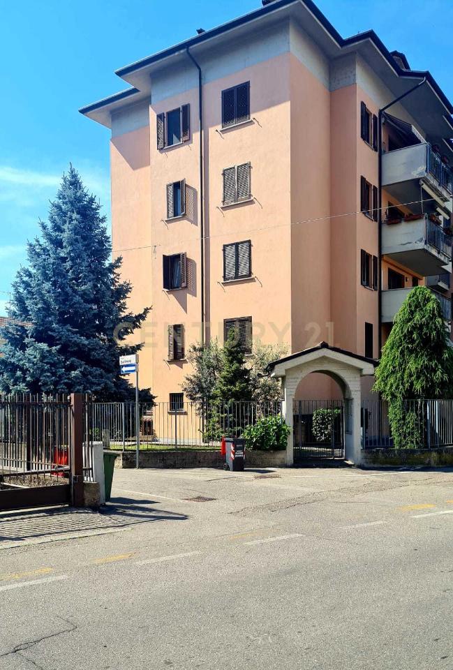 Parcheggio chiuso in Via Gattinoni 1/2, Vanzago, {3} - Foto 1