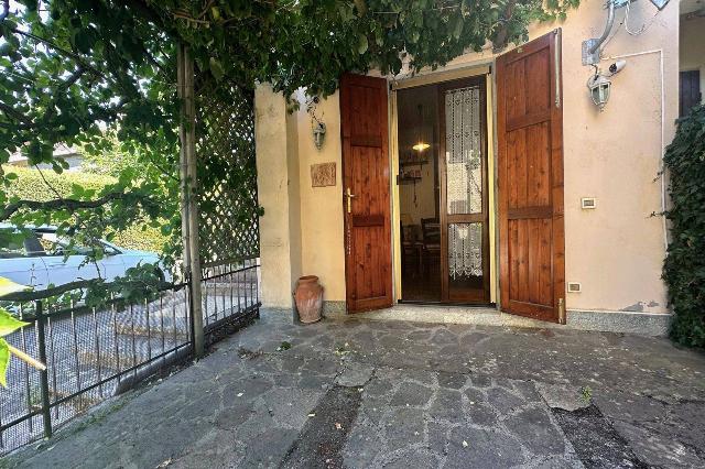 3-room flat in Via Aldo Moro, Santa Fiora - Photo 1