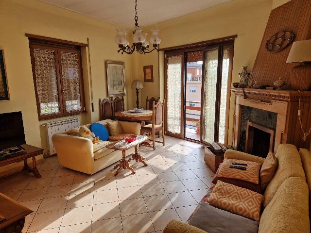 4-room flat in Via Valeria, Carsoli - Photo 1