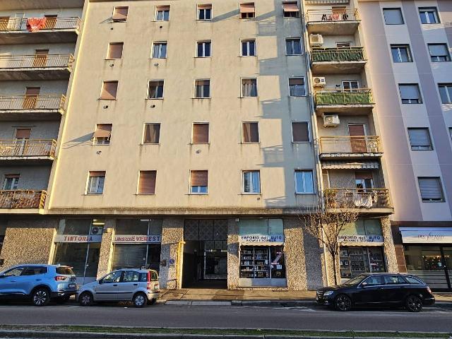 Trilocale in Viale Guglielmo Marconi 34, Parabiago - Foto 1