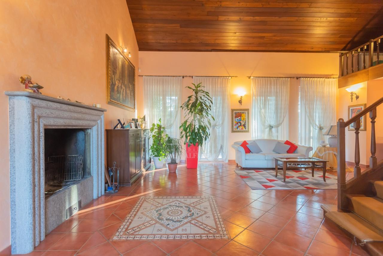 Villa plurifamiliare in vendita a Correzzana