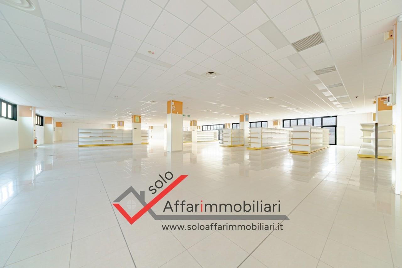 Palazzina commerciale in , Olbia, {3} - Foto 2