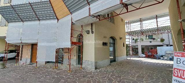 Geschäft in Vicolo Scuole 1, Saronno - Foto 1