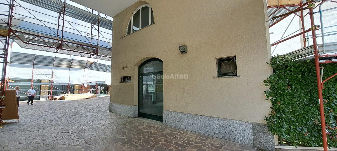 Negozio in Vicolo Scuole 1, Saronno, {3} - Foto 2