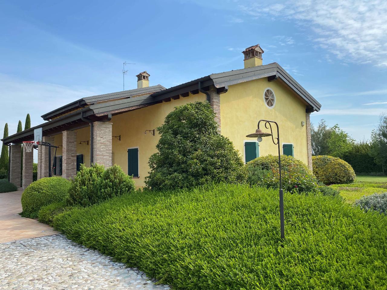 Porzione di villa in vendita a Modena