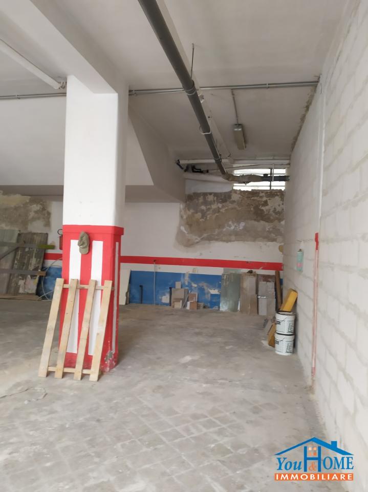 Negozio in Via Toma 88, Bari, {3} - Foto 2