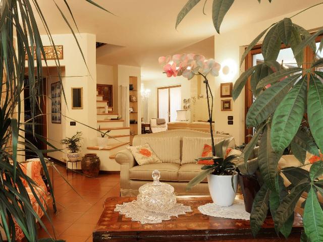 Mansion in {3}, Via Miraflores - Photo 1