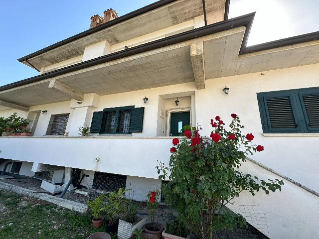 Villa in Via delle Ginestre, Avezzano - Foto 1