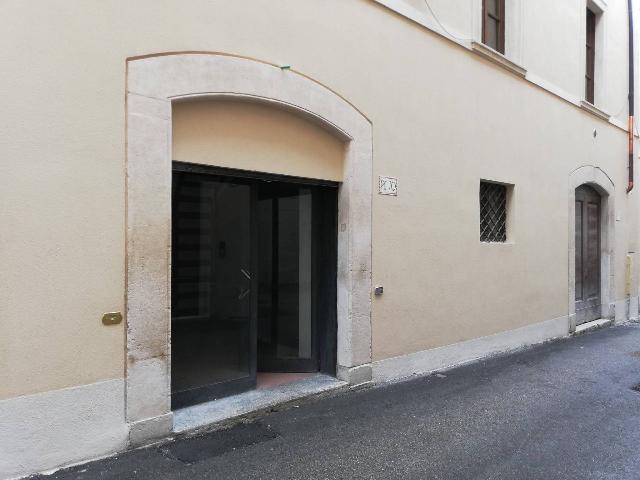 Negozio in Via San Flaviano 10, L'Aquila - Foto 1